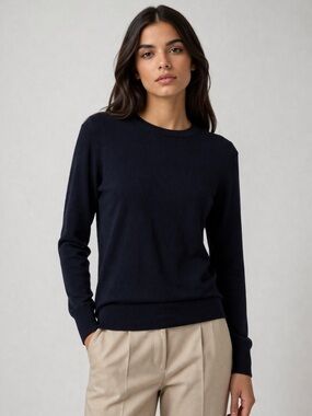 Zara Women's Black Crewneck Sweater